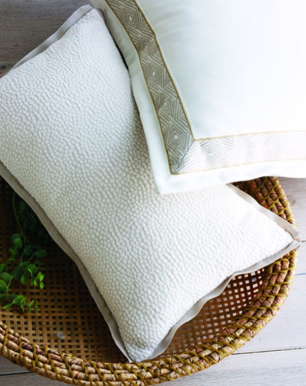 Picture of PALLISADES CHENILLE DECORATIVE PILLOW