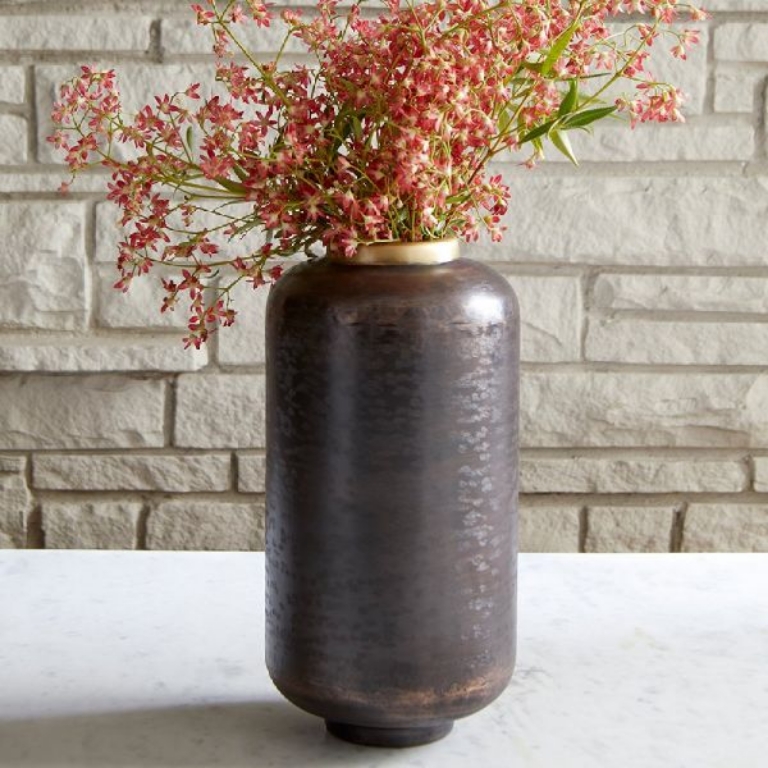 Picture of SMALL AKITA VASE