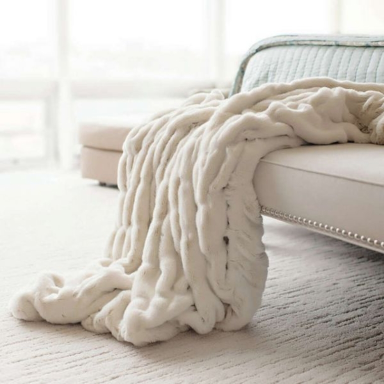 Picture of COUTURE IVORY 60X60 MINK THROW