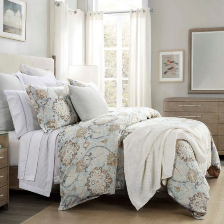 Picture of DALIA LIGHT BLUE KING BEDDING SET