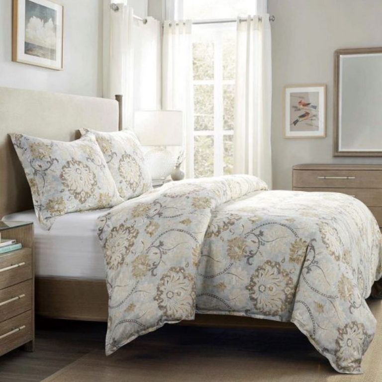Picture of DALIA LIGHT BLUE KING BEDDING SET