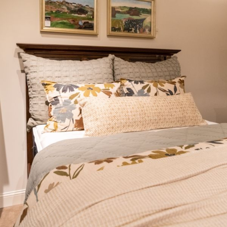 Picture of CLAUDIA QUEEN BEDDING GROUP