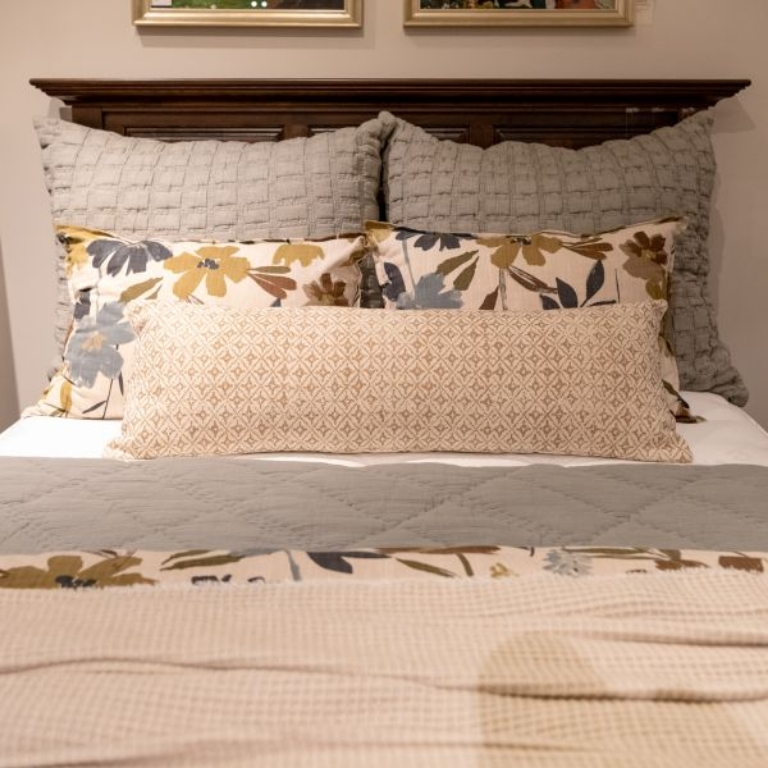 Picture of CLAUDIA QUEEN BEDDING GROUP