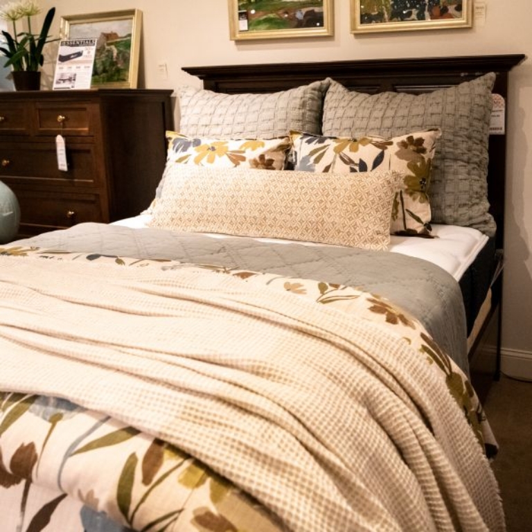 Picture of CLAUDIA QUEEN BEDDING GROUP
