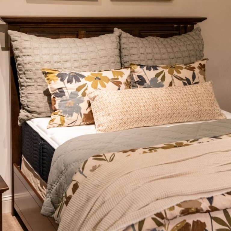 Picture of CLAUDIA QUEEN BEDDING GROUP